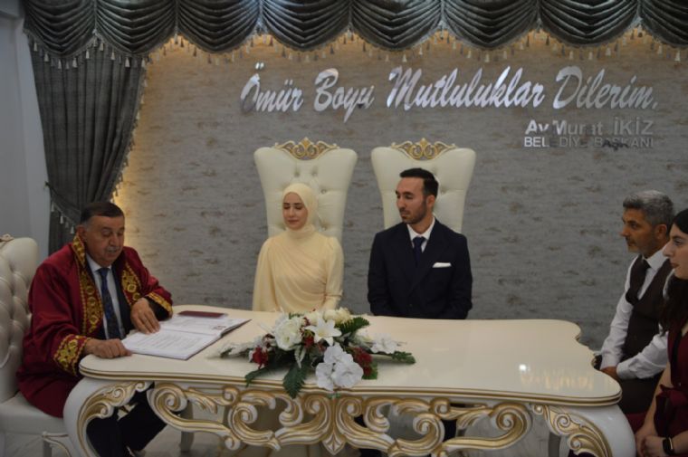 Çiftimize Bir Ömür Boyu Mutluluklar Dilerim. 
